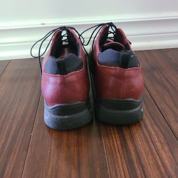 Burgundy Town Shoes Made in Italy size 8 - Picture 3 of 5